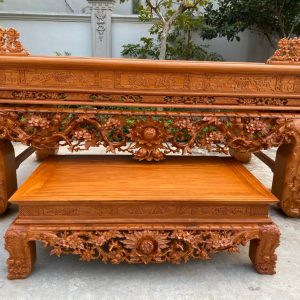 Sập thờ và bàn cơm