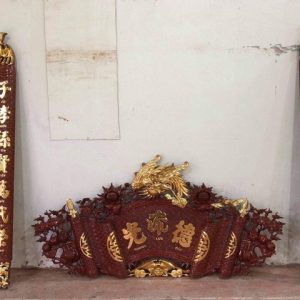 Câu đối cuốn thư gỗ thờ gia tiên, từ đường