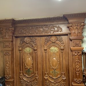 Cửa chính gỗ tự nhiên tân cổ điển