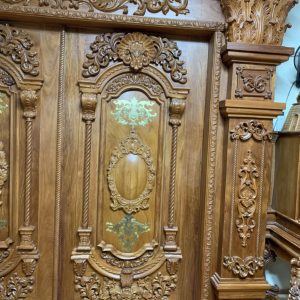 Cửa chính gỗ tự nhiên tân cổ điển