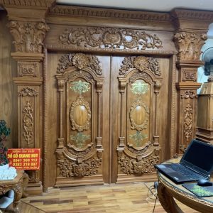 Cửa chính gỗ tự nhiên tân cổ điển
