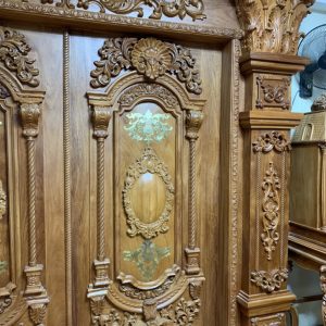 Cửa chính gỗ tự nhiên tân cổ điển