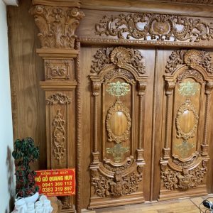 Cửa chính gỗ tự nhiên tân cổ điển