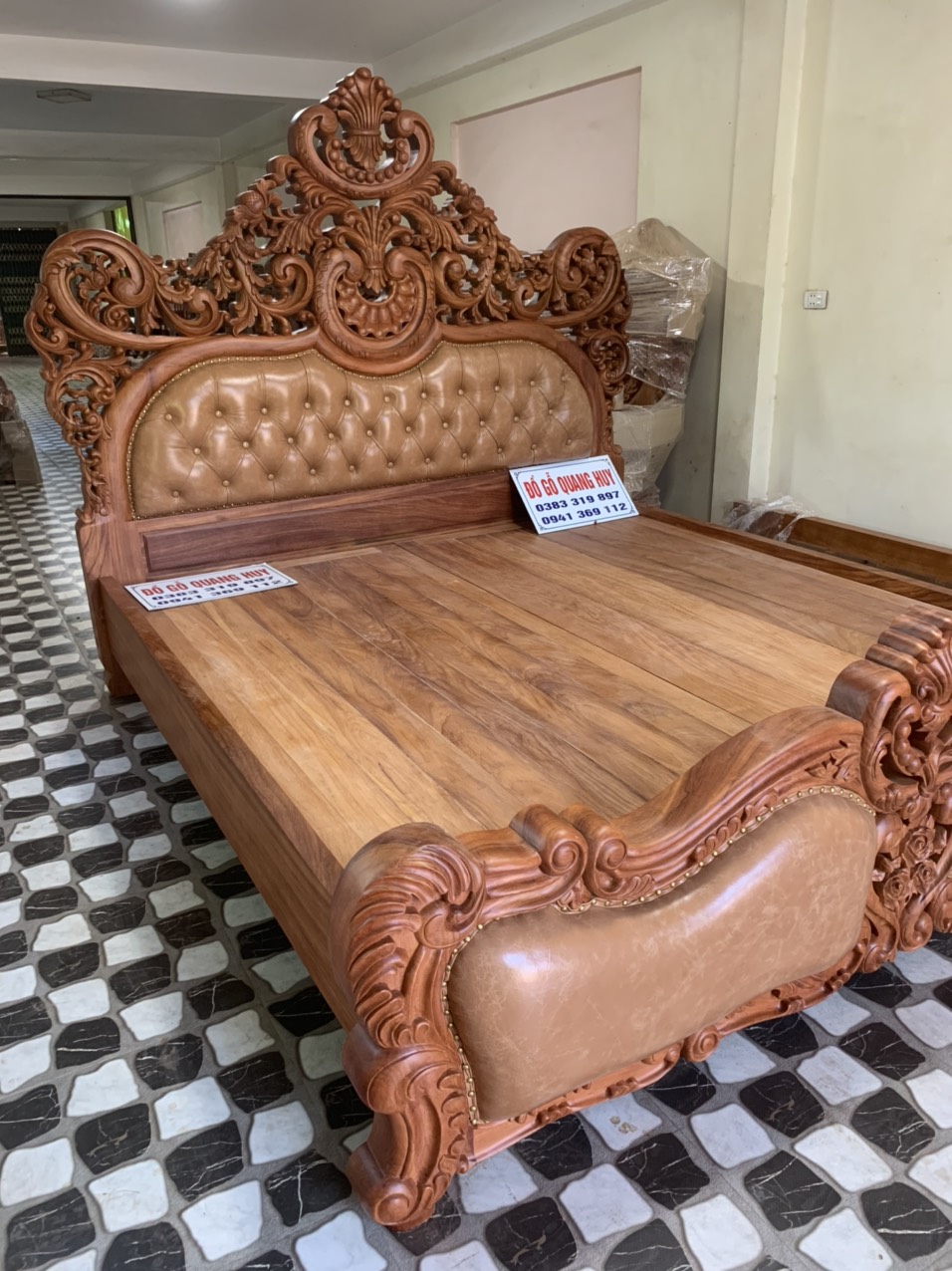 mẫu giường ngủ hoàng gia