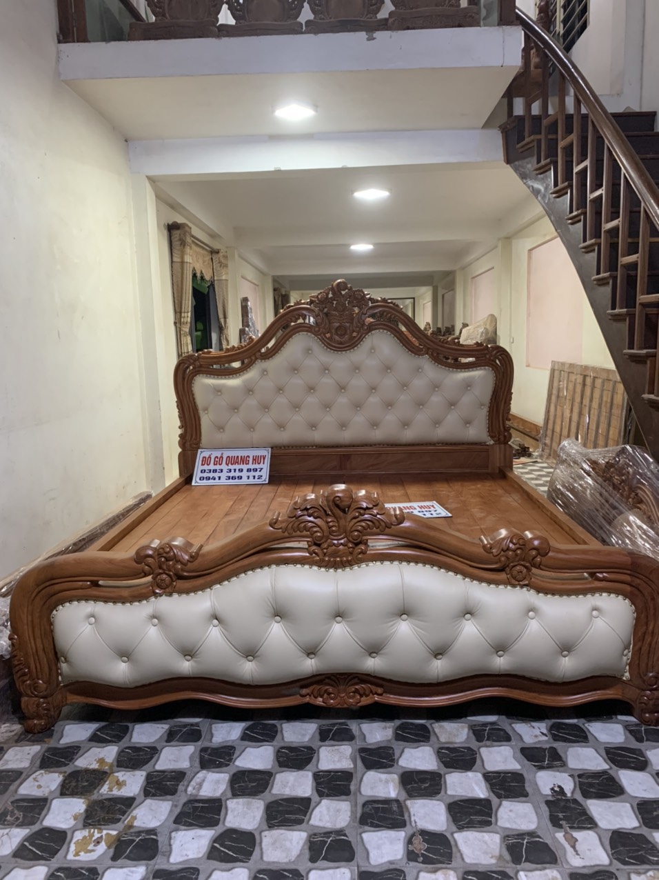 mẫu giường ngủ hoàng gia