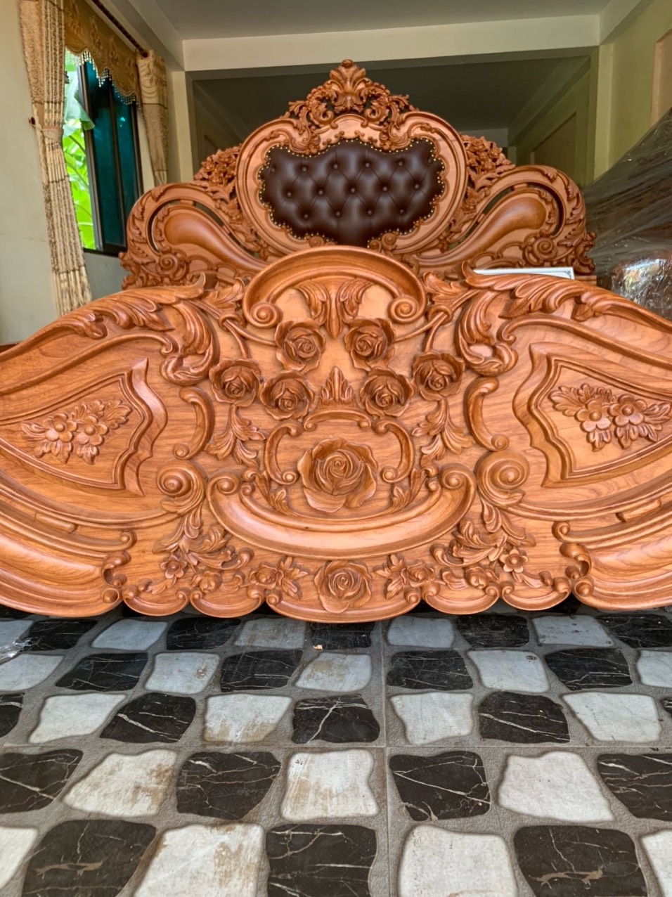 mẫu giường ngủ hoàng gia