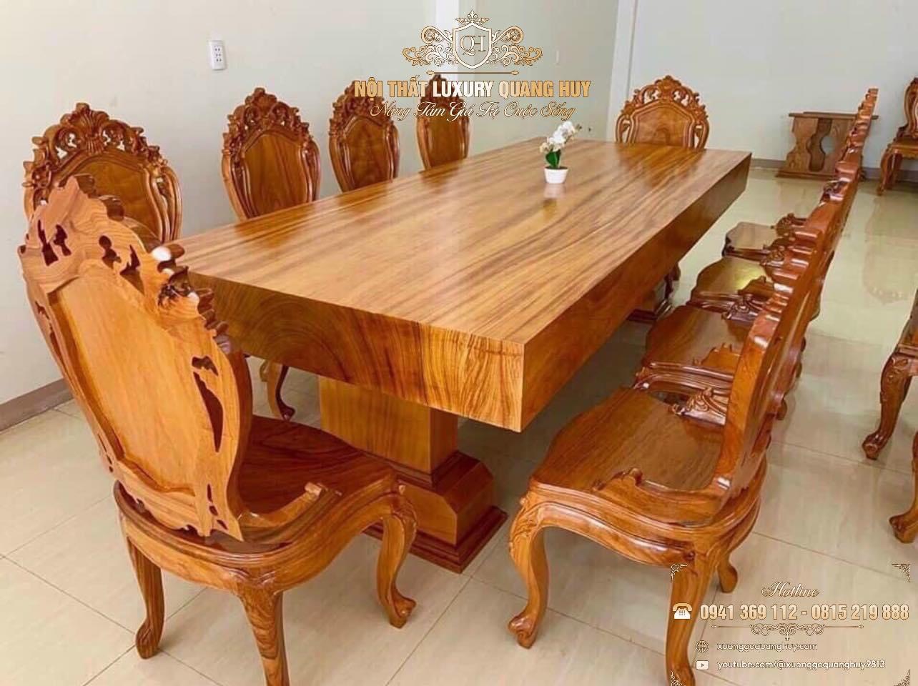 Bàn ăn gỗ nguyên khối