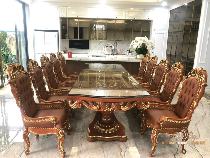 Bộ bàn ăn ghế lưng cong khắc chữ kết hợp thiếc vàng cao cấp