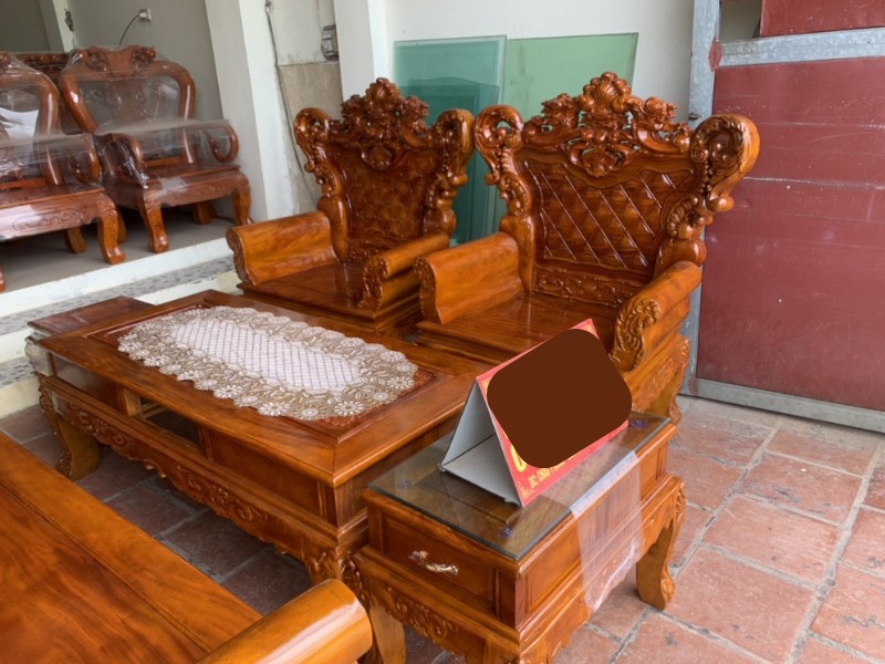 Bộ bàn ghế gỗ xà cừ phong cách hoàng gia sang trọng