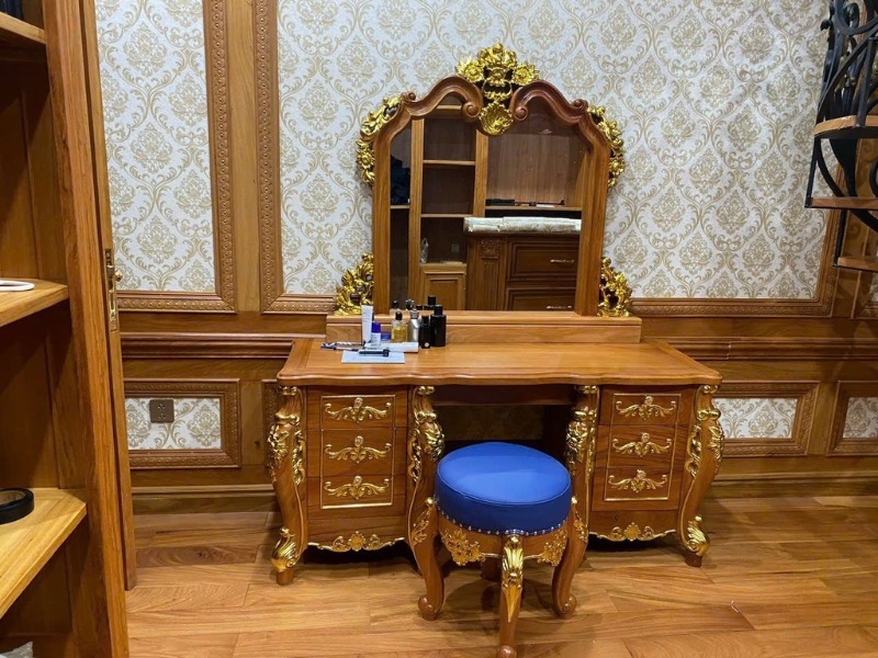 bộ bàn ghế trang điểm
