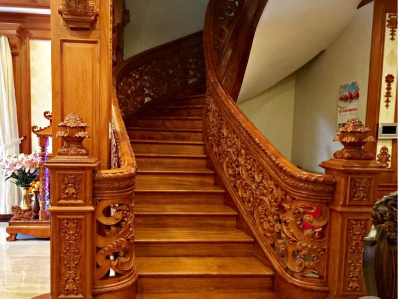 cầu thang gỗ biệt thự