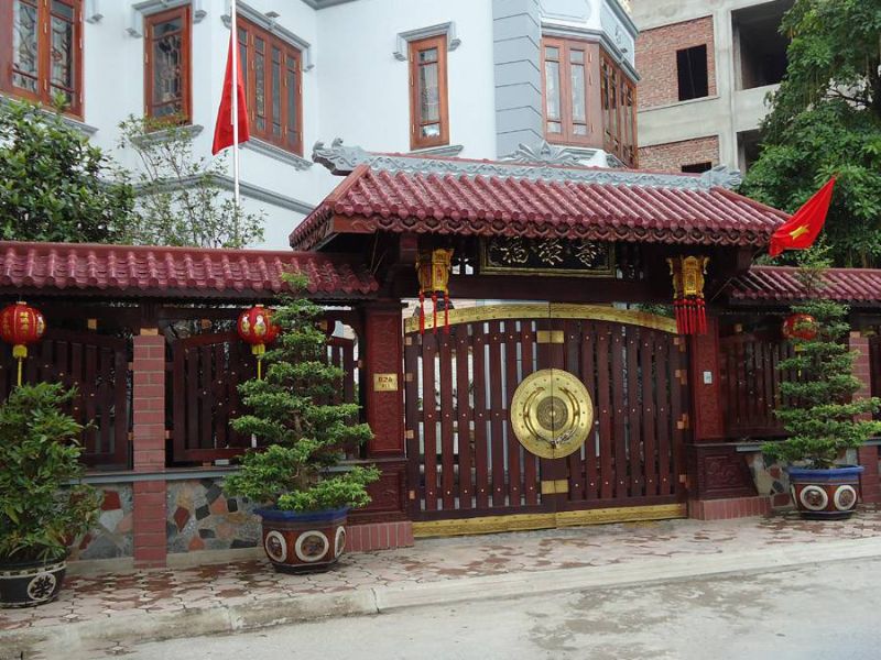 cổng gỗ biệt thự đẹp