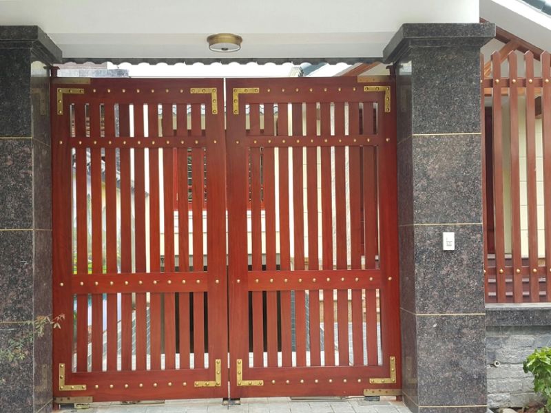 cổng gỗ biệt thự đẹp
