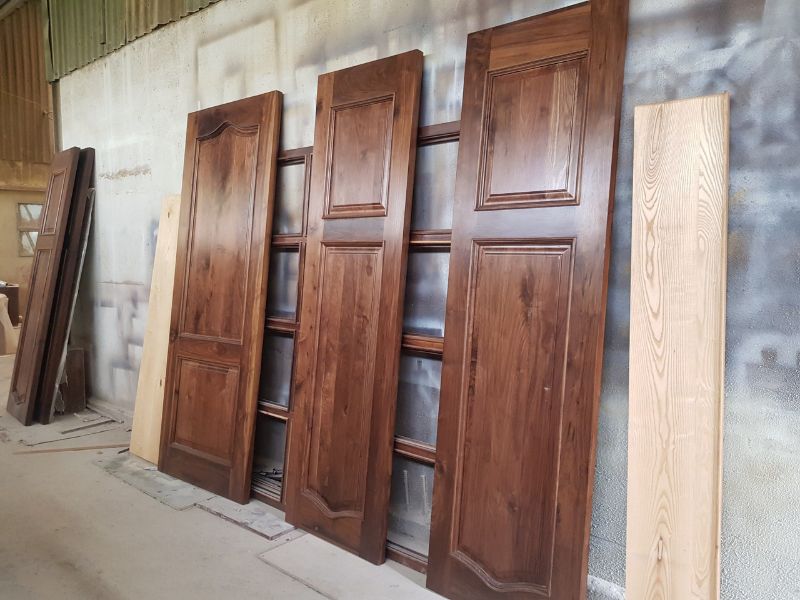 cửa gỗ biệt thự tân cổ điển