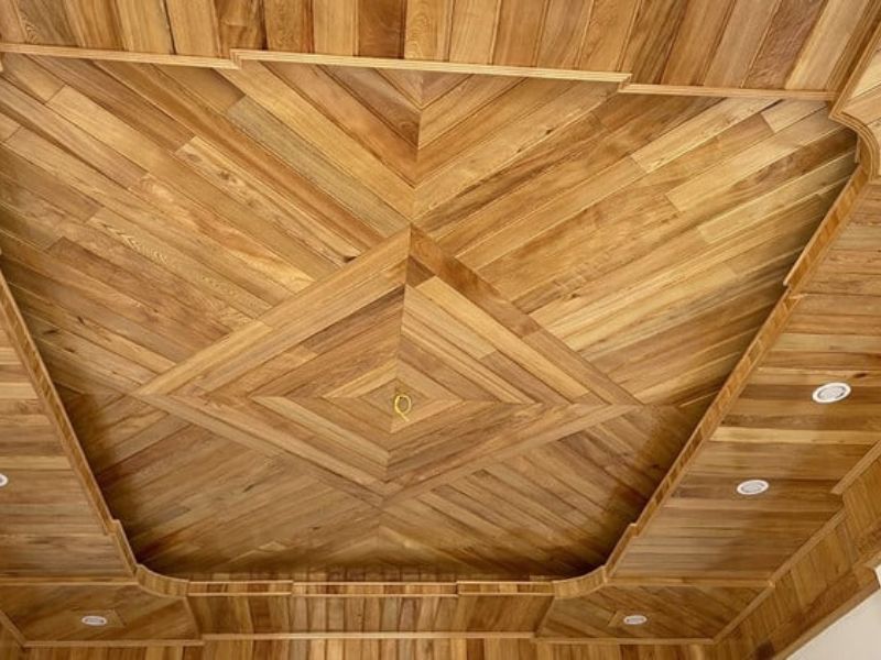 mẫu trần gỗ phòng khách đẹp