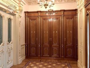 có nên làm tủ quần áo âm tường không