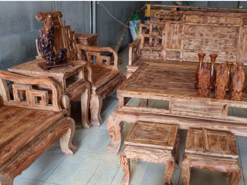 bàn ghế làm từ gỗ sưa