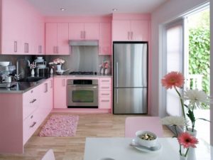 có nên đặt bếp gần cửa ra vào