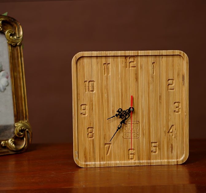 mẫu đồng hồ treo tường bằng gỗ hình vuông