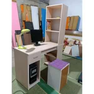 Bàn Để Máy Tính Bằng Nhựa