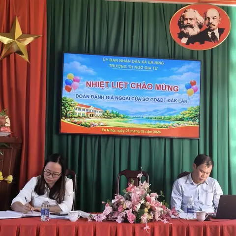 Bàn Làm Việc Ngô Gia Tự