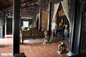 Bên Trong Nhà Miền Tây